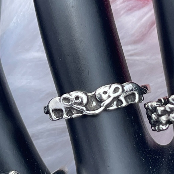 NEW 3/$12 Silvertone Band Rings Size 6 - Picture 4 of 10